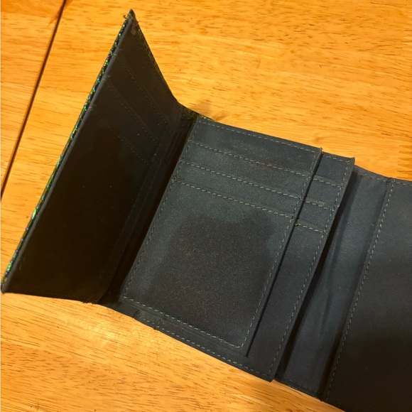 New Zealand Iridescent Wallet - Picture 5 of 5